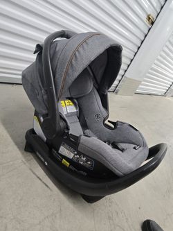 Brand New Snugride Snugfit 35 Elite Carseat