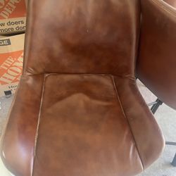 4 Barstools  Seat height 25”  Back height 41”  Good condition   Pick up in Corona exit Green River 