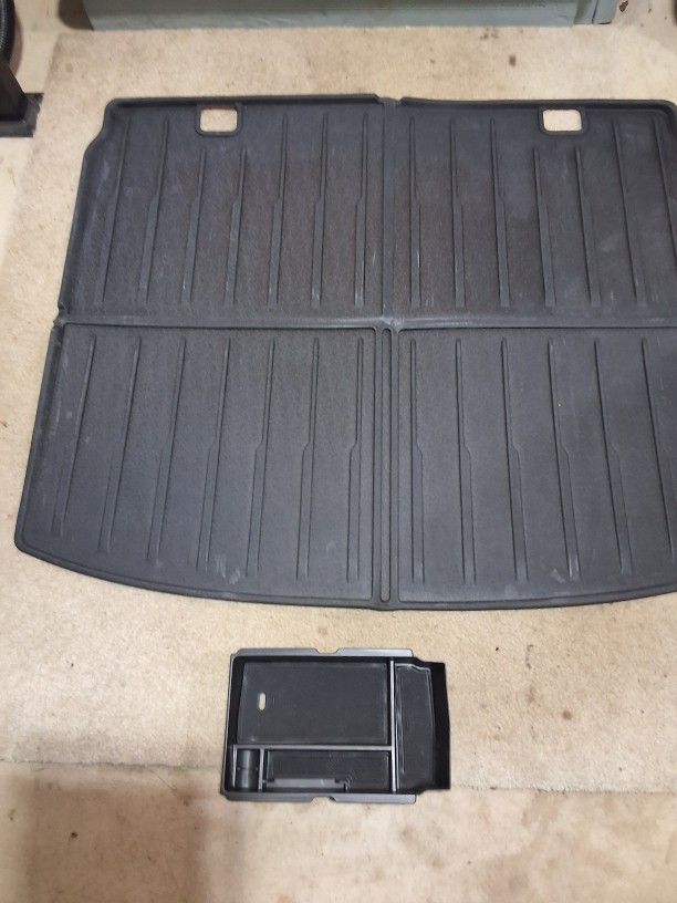 2025 Weather Tech Window Vent Shades, And Rear Cargo Rubber Mat, And Console Shelf. 2025 Honda CR-V