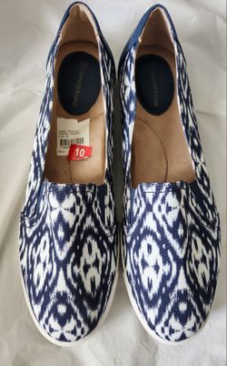 Giani Bernini Women's Size 10 Navy White Slip On Shoes Flats