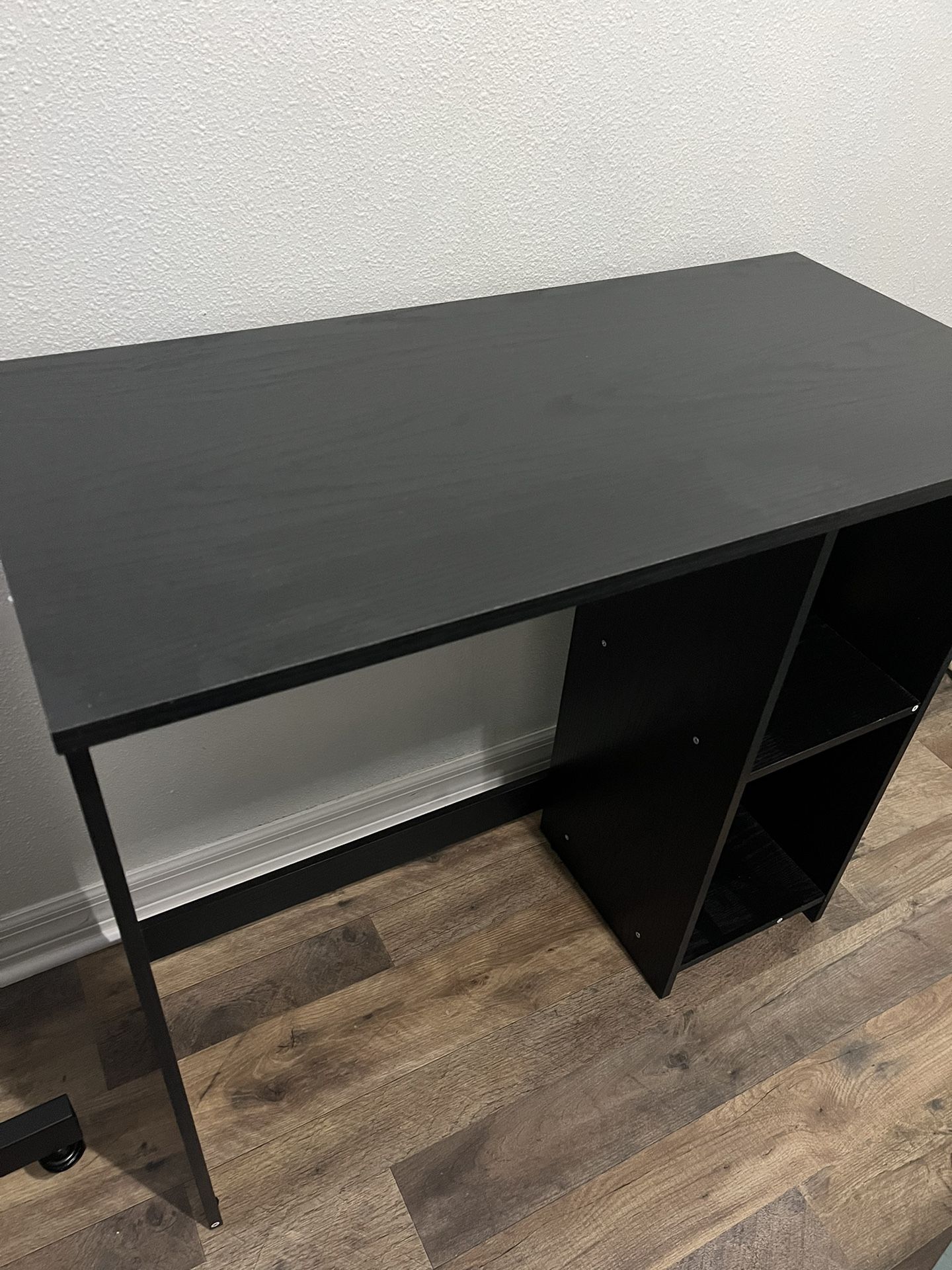 Black Desk