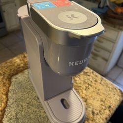 Keurig K-Iced Coffee Maker, Single Serve K-Cup Pod Iced Coffee Maker, With Hot and Cold Coffee Capabilities, Brews Any K-Cup Pod, Gray