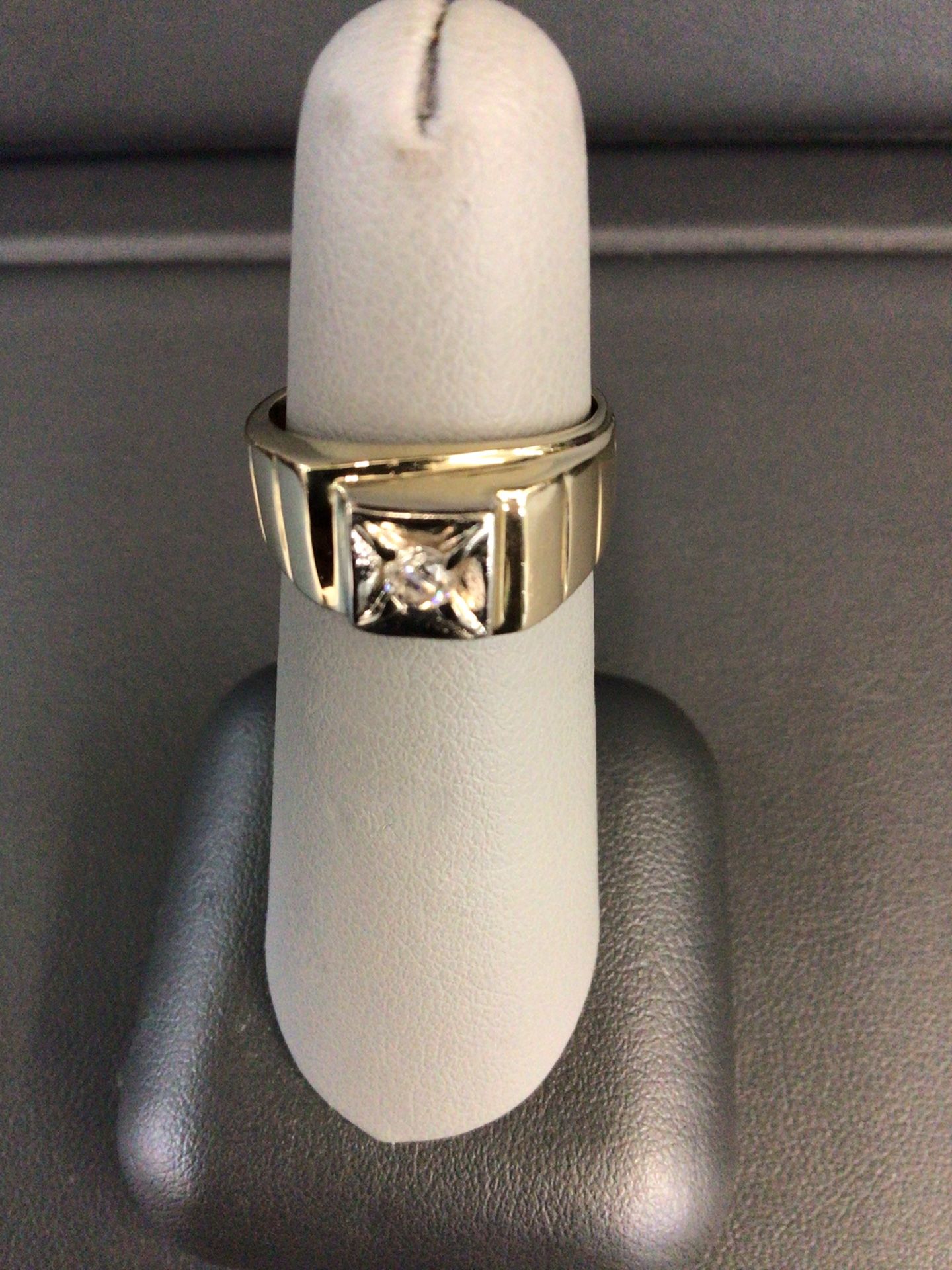 14K RING WITH DIAMOND STONE