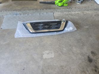 NISSAN PATHFINDER 2017 UPPER GRILL