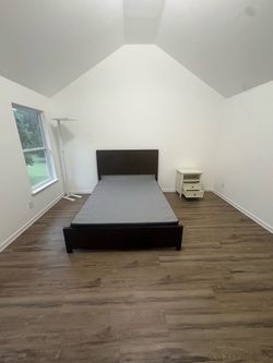 Full size Bed w/ Box