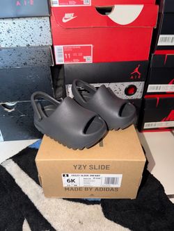 Yeezy slide onyx