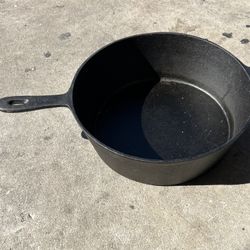 Sidney Wagner Ware 8 O Deep Dish Skillet Cast Iron 1088M Seasoned