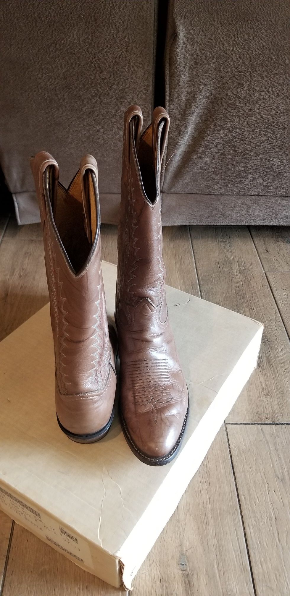 Tony Lamas Cowboy boots size 91/2