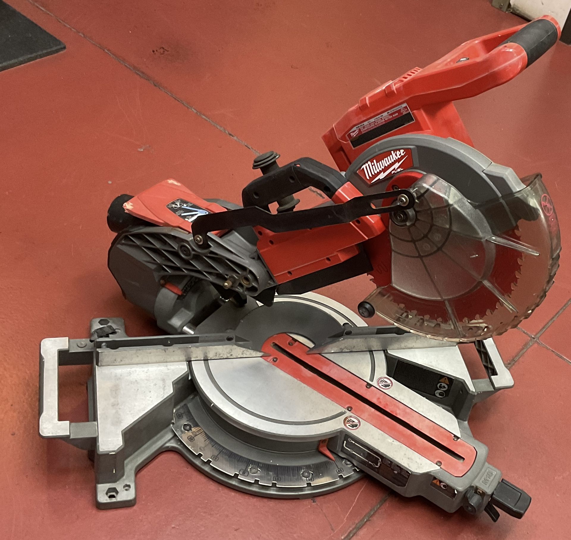 !!! Milwaukee M18 fuel 18v brushless cordless compound miter saw  !!! 