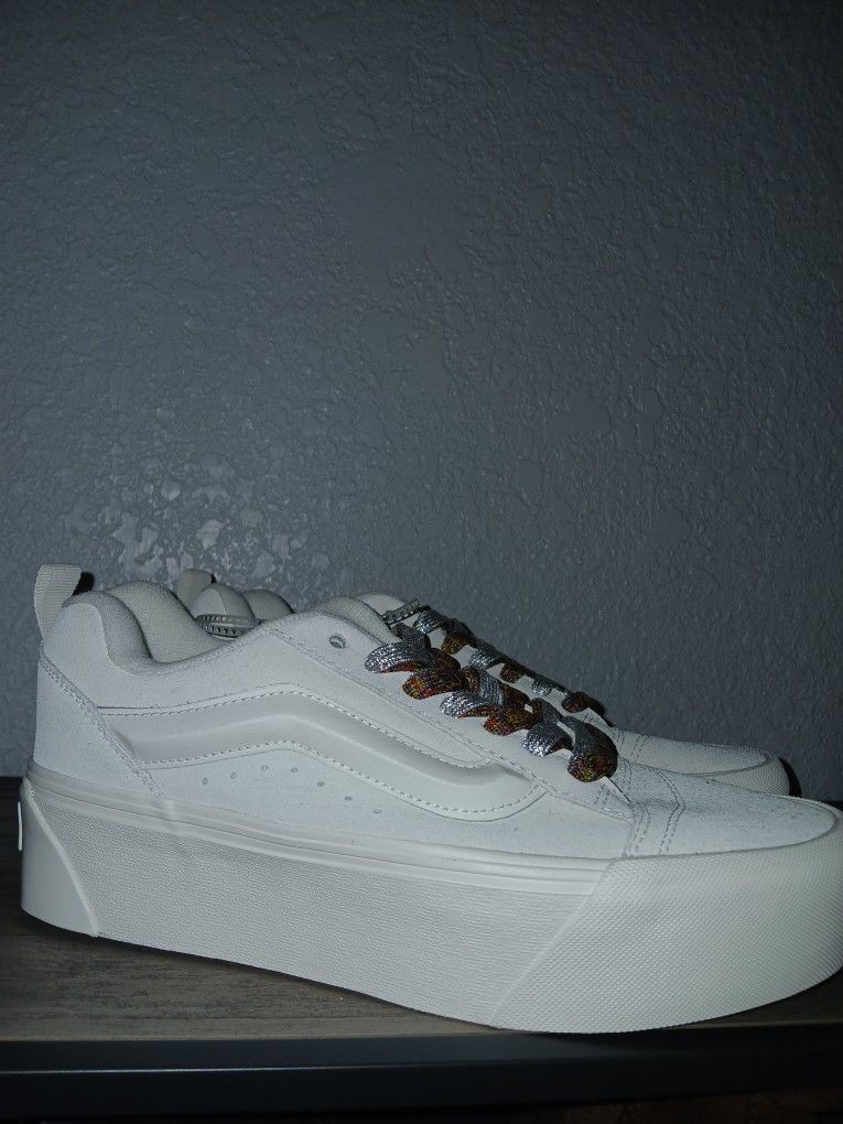 New Vans Size Mens 7.5 / Women's 9