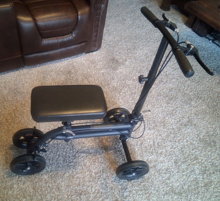 Knee Rover Steerable Knee Walker Scooter for Injured Foot Ankle Leg Surgery Sprain Broke Cast Padded