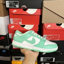 DS Nike Dunk Low Green Glow size 10.5W 9M