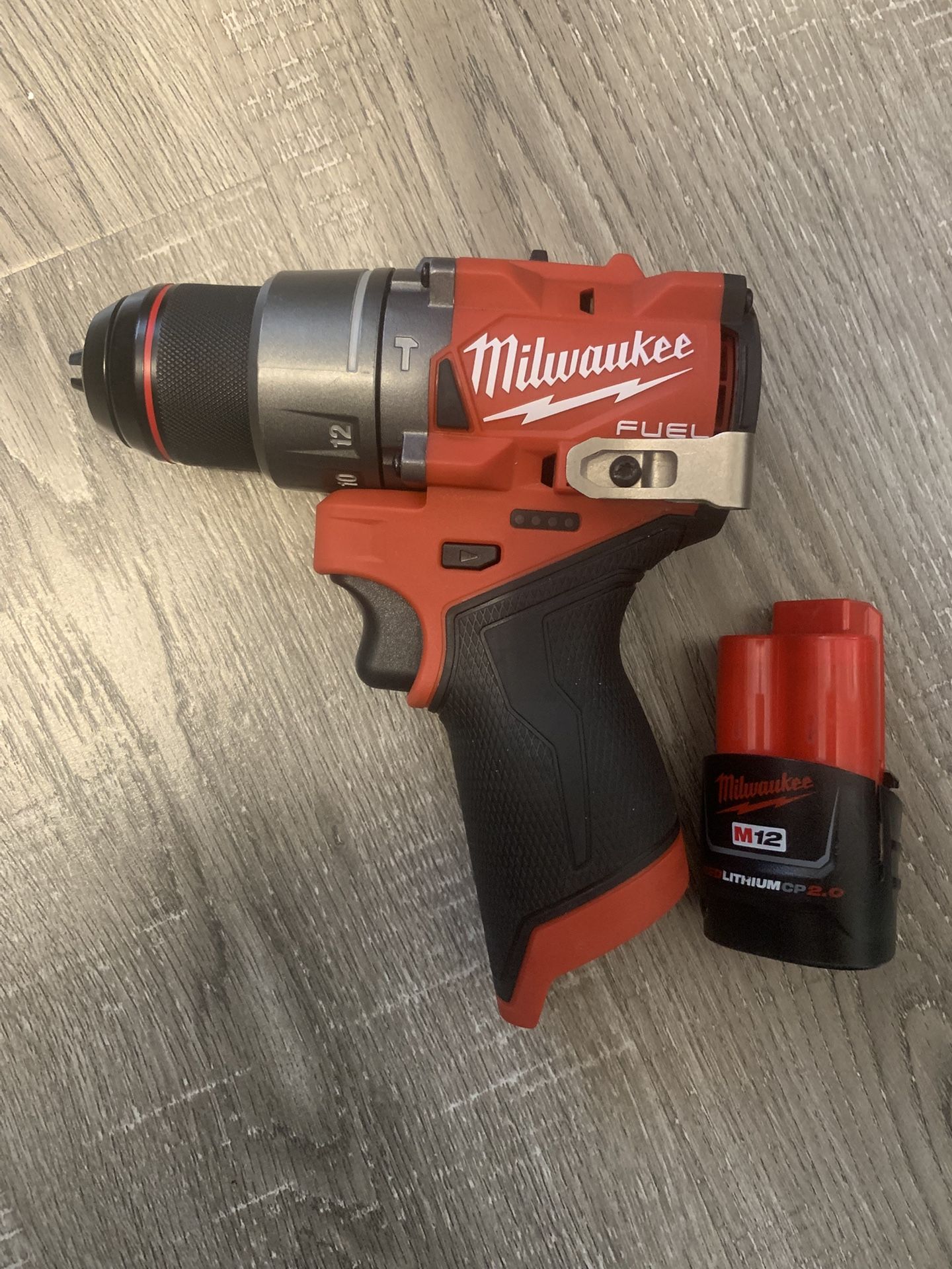 Milwaukee M12 Hammer Drill/2.0 Battery