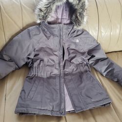 North Face Girl's Winter Jacket 10/12 Like New.
