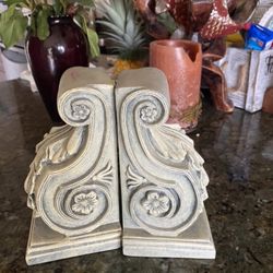 Bookends, shell, necklace, Hall Pedestal Mugs