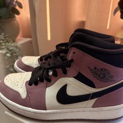 Women Air Jordan 1 mid SE