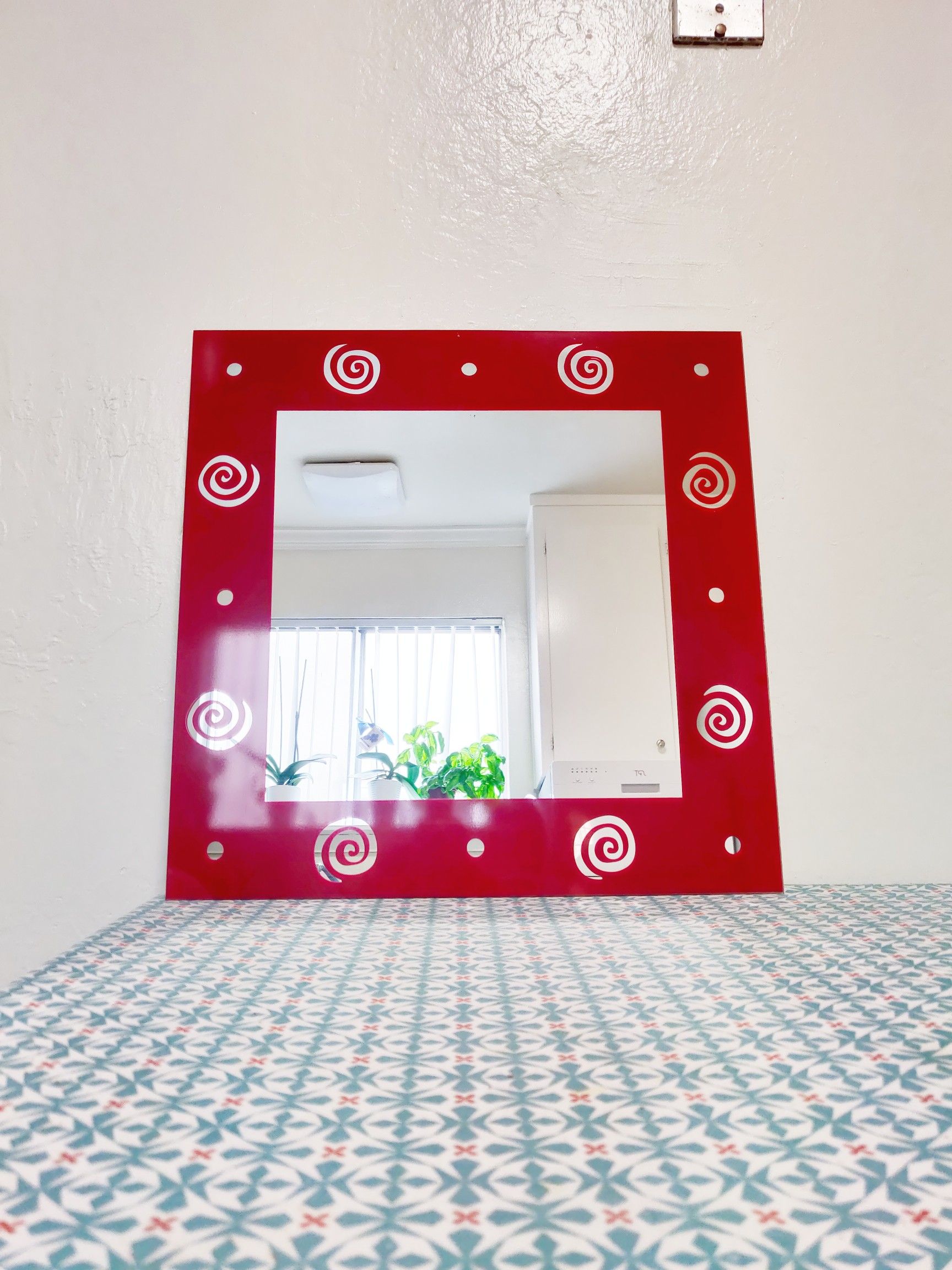 Decorative wall mirror