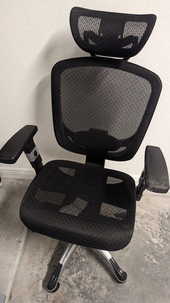 Staples Ergonomic Mesh Office Chair