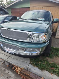1997 Ford Expedition hiriente tengo salida