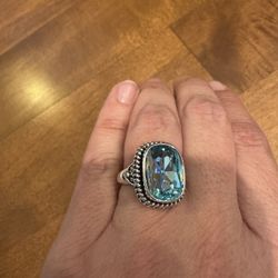 Woman’s vintage style ring with bluestone size 6 shipping available
