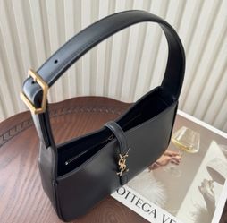 Saint Laurent Le 7 A 5 Black Smooth Leather 