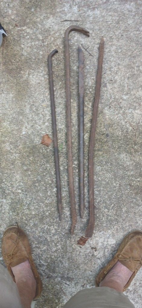 4 Pry/ Crow Bars