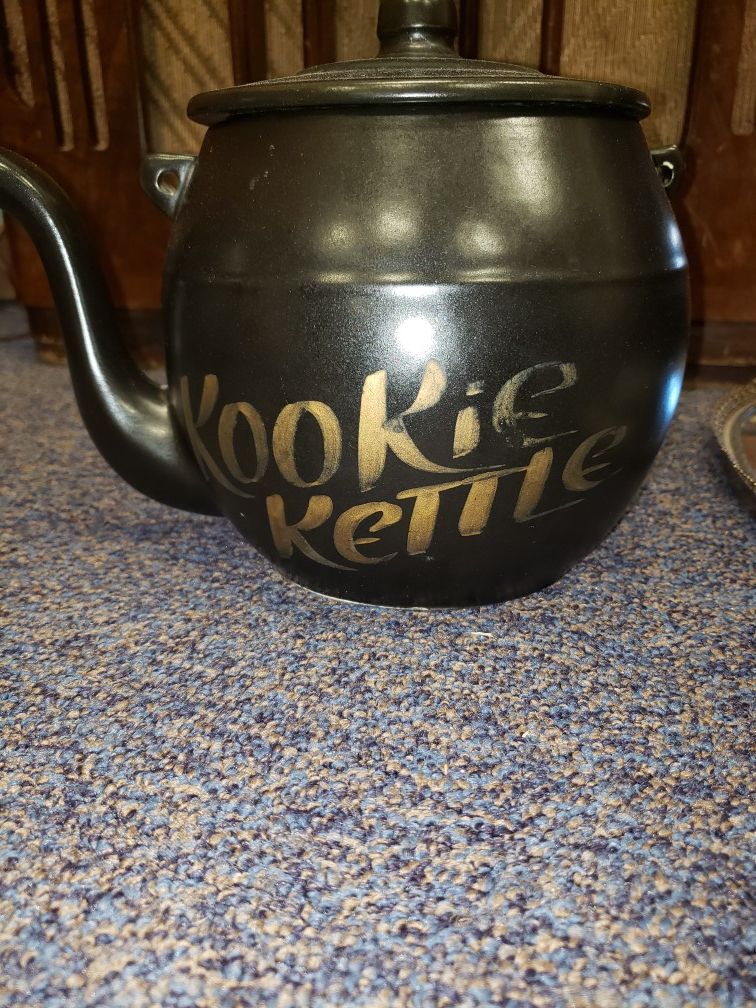 Vintage 1960's mc coy black kettle "kookie kettle"