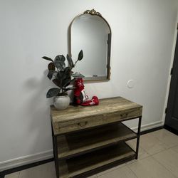Entrance Table And Mirror 