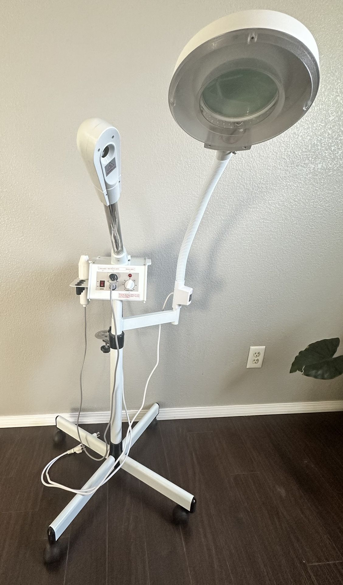 Multifunction Machine - Steamer / Mag Lamp / High Frequency / Ozone