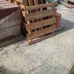 Pallets (Free)
