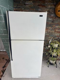 Roper Top-Freezer Refrigerator White