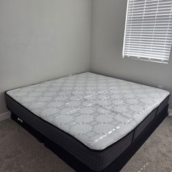 King Size Sealy Posturepedic Mattress + Foundation - Great Condition
