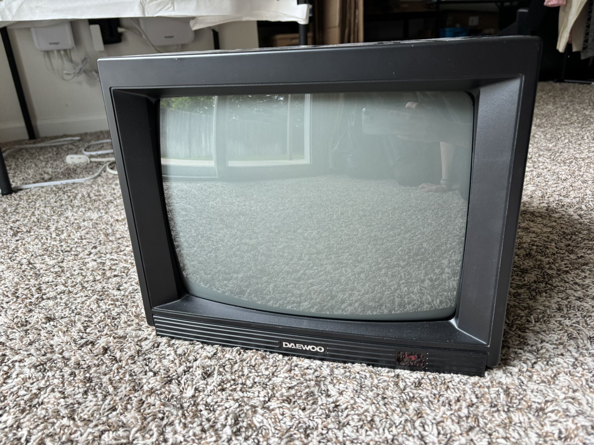 Daewoo 13 inch vintage tv