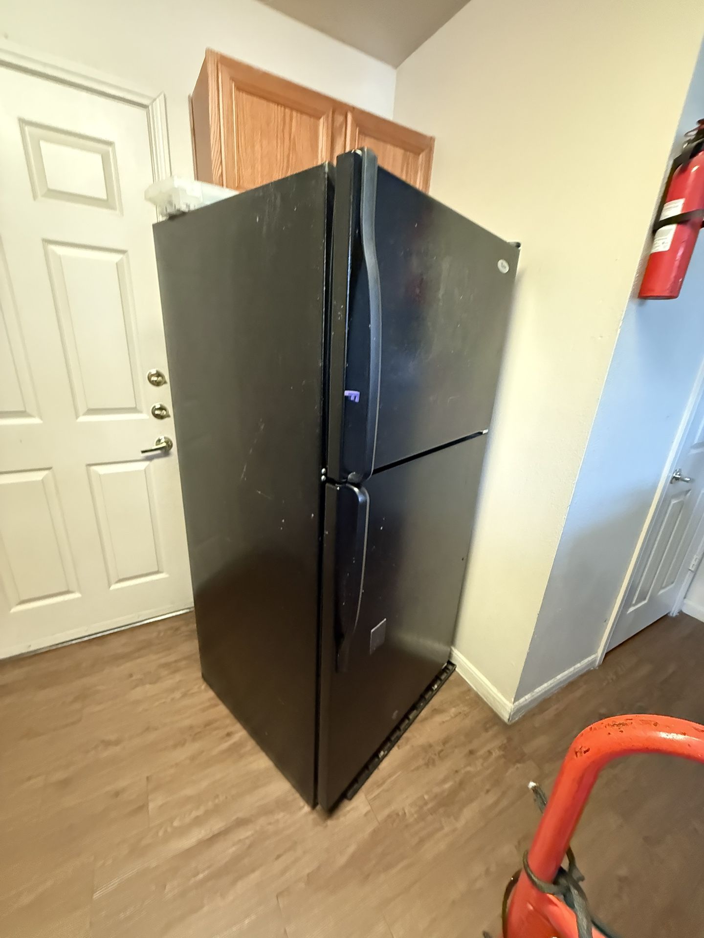¡SUPER OFERTÓN! *REFRIGERADOR WHIRLPOOL* *$175* *EN MUY BUENA CONDICIÓN* *¡POR TIEMPO LIMITADO!* *¡LLÉVELO AHORA!*