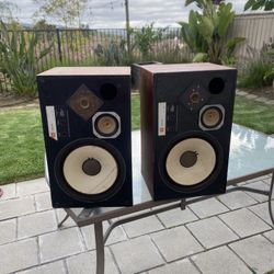 Pair Of Vintage JBL L100 Speakers