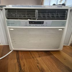 FRIGIDAIRE Air Condition 12,000 BTU  Not Working . If someone can fix it OR  If you need for any parts