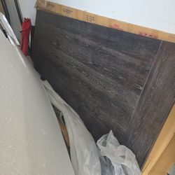 Beautiful Table Top No Scratches But Missing Legs