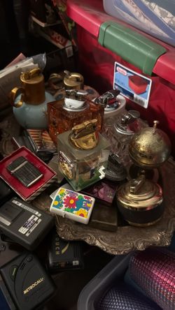 Big Lot Of Zipoz And Vintage Lighters 