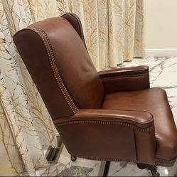 Vintage office table and vintage office chair used as new brand Hooker Furniture something beautiful and with style for connoisseurs of good taste, I 