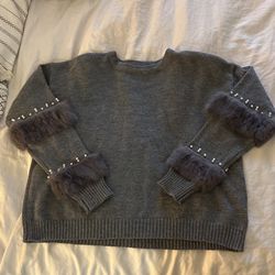 Cropped Grey Sweater With Faux Fur And Faux Pearls
