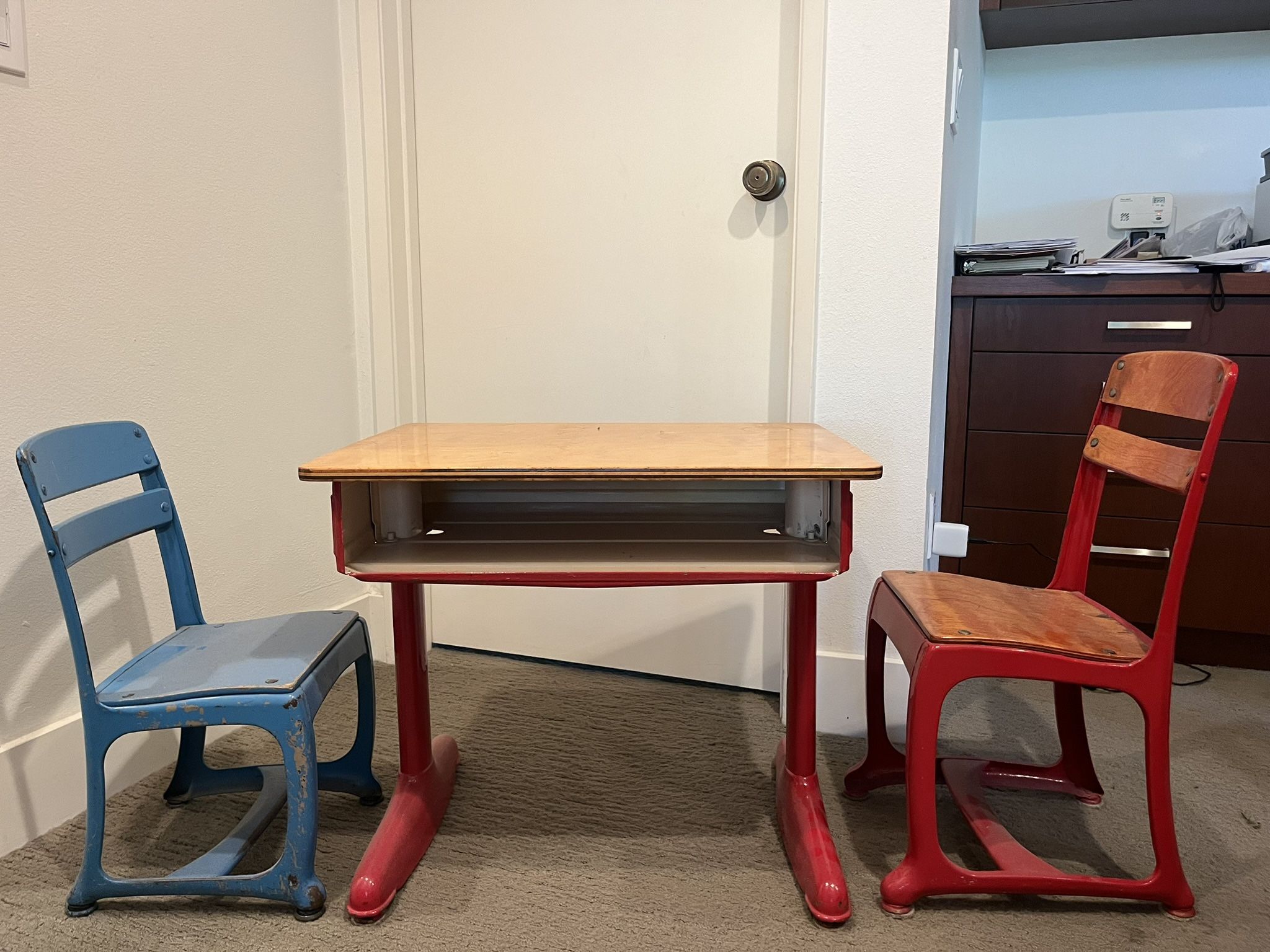 Vintage Schoolhouse Desk And Chairs
