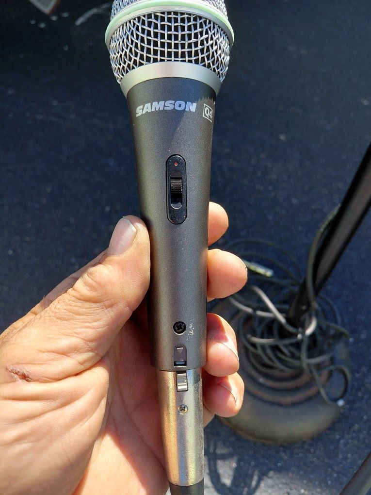 Samson Q4 With Stand