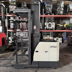 CROWN FORKLIFT ELECTRIC ORDER PICKER
