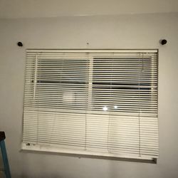 free white Venetian blind work