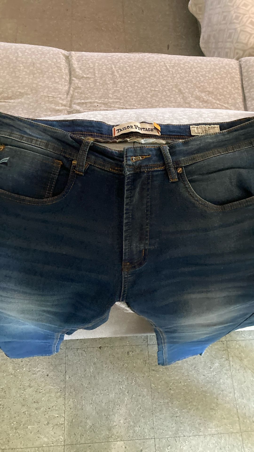 2 Pairs Of Jeans. (CHEAP)(LEVIS)💯
