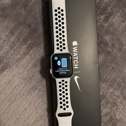 Apple Watch SE (GPS+cellular)