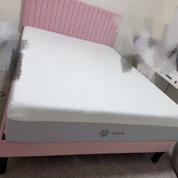 Queen Bed 99.99% New 