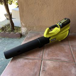 RYOBI 40V 120 MPH 550 CFM Cordless Battery Leaf Blower With 4.0 Ah Battery and Charger