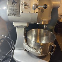Hobart N-50 5 Quart Mixer , Completely Disassemble , Greased And Repaired , Like New 