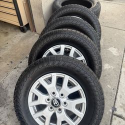 4 llantas 245/70R17 con rines Toyota 2025 – Como nuevas — Precio Negociable 